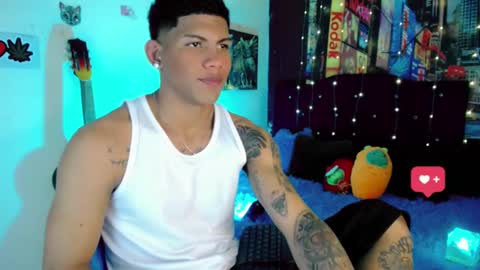 Snapshot of damian_latinxxx chatting on January 14, 9:13 am Damian online show from January 14, 9:13 am