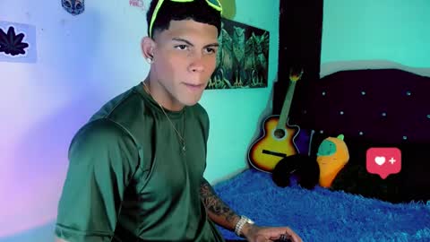 Snapshot of damian_latinxxx chatting on January 16, 9:27 am Damian online show from January 16, 9:27 am