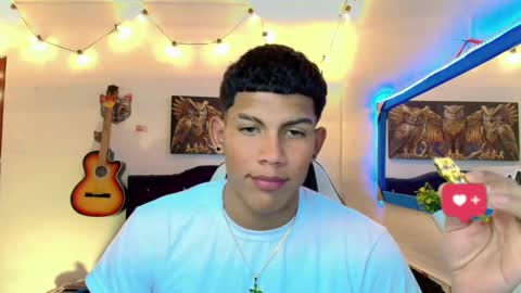 Snapshot of damian_latinxxx chatting on February 7, 9:05 am Damian online show from February 7, 9:05 am