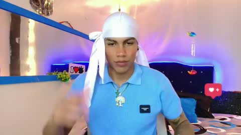 Snapshot of damian_latinxxx chatting on February 11, 2:57 am Damian online show from February 11, 2:57 am