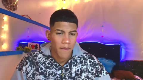 Snapshot of damian_latinxxx chatting on February 12, 3:07 am Damian online show from February 12, 3:07 am