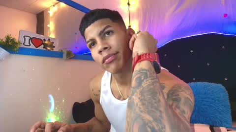 Snapshot of damian_latinxxx chatting on February 12, 9:20 am Damian online show from February 12, 9:20 am