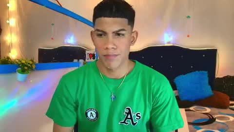 Snapshot of damian_latinxxx chatting on February 14, 3:11 am Damian online show from February 14, 3:11 am