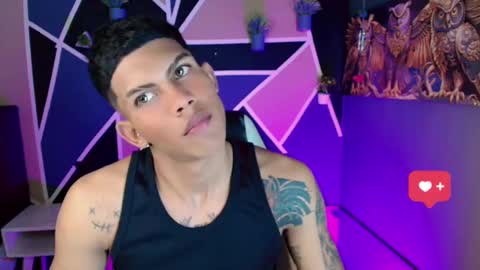 Snapshot of damian_latinxxx chatting on February 20, 8:39 am Damian online show from February 20, 8:39 am