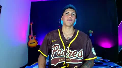 Snapshot of damian_latinxxx chatting on February 25, 6:14 am Damian online show from February 25, 6:14 am