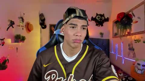 Snapshot of damian_latinxxx chatting on November 7, 4:12 am Damian online show from November 7, 4:12 am