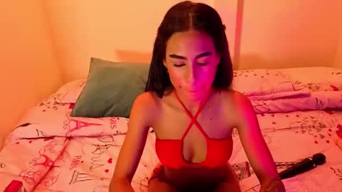 Snapshot of damian_n_lissa chatting on June 5, 11:32 pm damian_n_lissa online show from June 5, 11:32 pm