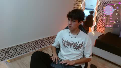 damian_tay online show from April 10, 11:26 am