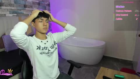 damian_tay online show from May 8, 11:26 am