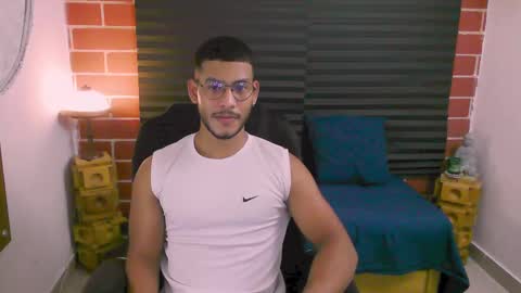 Snapshot of damiann_rees chatting on March 6, 12:00 am instagram damiannreed. online show from March 6, 12:00 am