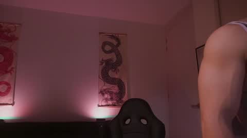 Snapshot of damianow chatting on December 12, 12:16 am insta damn8 -------- online show from December 12, 12:16 am