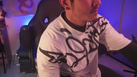 Snapshot of damianow chatting on January 5, 12:52 am insta damn8 -------- online show from January 5, 12:52 am