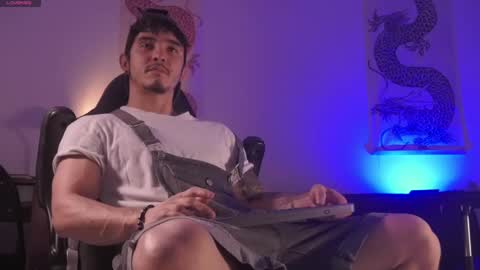 Snapshot of damianow chatting on February 16, 12:52 am insta damn8 -------- online show from February 16, 12:52 am