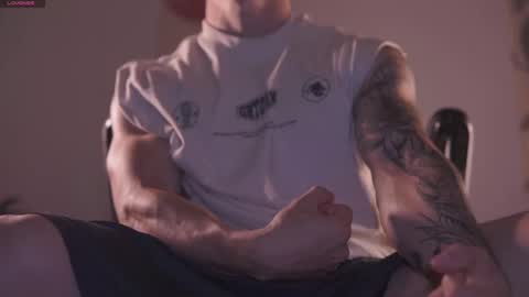 Snapshot of damianow chatting on February 25, 11:44 pm insta damn8 -------- online show from February 25, 11:44 pm