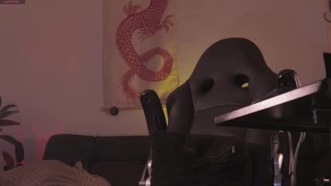 Snapshot of damianow chatting on March 5, 2:46 am insta damn8 -------- online show from March 5, 2:46 am