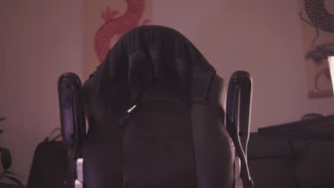 Snapshot of damianow chatting on March 12, 12:53 am insta damn8 -------- online show from March 12, 12:53 am