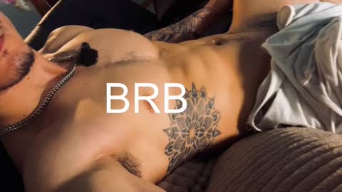 Snapshot of damianow chatting on October 29, 1:19 am insta damn8 -------- online show from October 29, 1:19 am