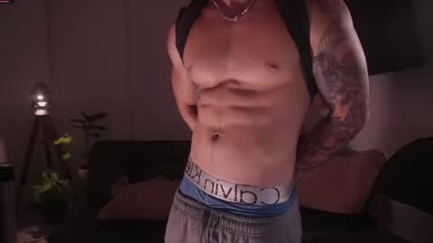 Snapshot of damianow chatting on November 25, 1:16 am insta damn8 -------- online show from November 25, 1:16 am