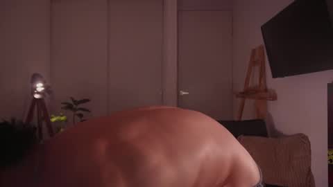 Snapshot of damianow chatting on November 27, 12:35 am insta damn8 -------- online show from November 27, 12:35 am