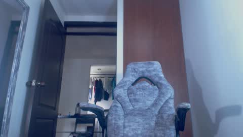 Snapshot of dammuscle chatting on November 17, 2:12 pm dammuscle online show from November 17, 2:12 pm