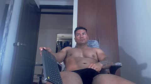 Snapshot of dammuscle chatting on November 23, 3:45 pm dammuscle online show from November 23, 3:45 pm