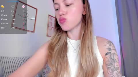 Snapshot of damn_cutie chatting on June 4, 1:28 pm Tiana online show from June 4, 1:28 pm