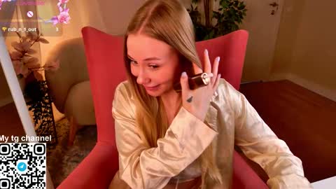 Emilia online show from December 4, 4:27 pm