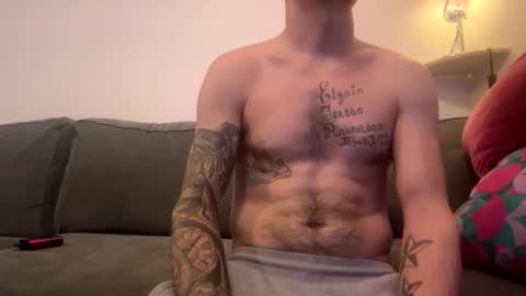 Snapshot of damo111694 chatting on February 17, 9:17 am damo111694 online show from February 17, 9:17 am