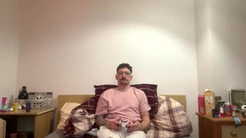 Snapshot of damo111694 chatting on February 21, 10:44 pm damo111694 online show from February 21, 10:44 pm