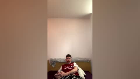 Snapshot of damo111694 chatting on March 11, 9:32 pm damo111694 online show from March 11, 9:32 pm