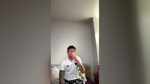 Snapshot of damo111694 chatting on March 20, 10:25 pm damo111694 online show from March 20, 10:25 pm