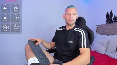 Snapshot of damon_baker0 chatting on November 14, 3:44 pm Damon bakert online show from November 14, 3:44 pm