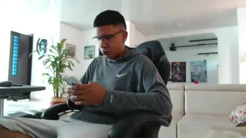 damyan_2003 online show from April 5, 2:36 pm