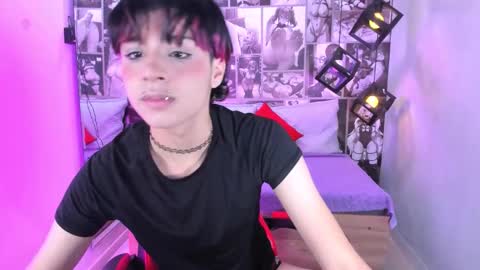 D A N online show from December 18, 8:04 pm