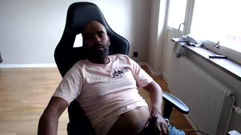 Snapshot of dan_the_man43 chatting on June 29, 3:23 pm dan_the_man43 online show from June 29, 3:23 pm