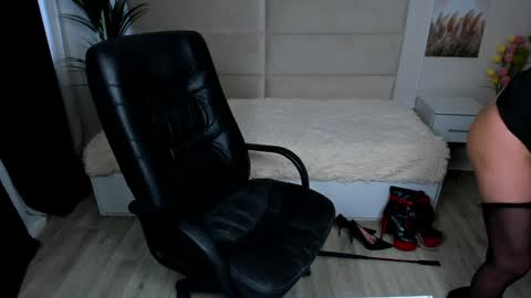 Snapshot of dana_dom chatting on December 21, 6:19 am Dana Dom online show from December 21, 6:19 am