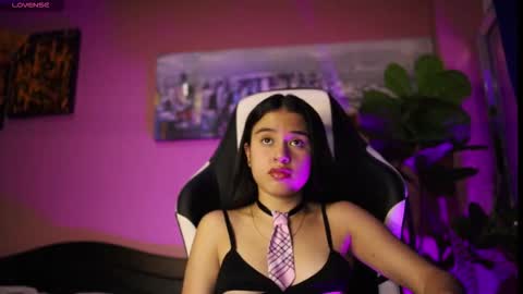 Snapshot of danaa_rouse chatting on December 2, 9:21 pm danaa_rouse online show from December 2, 9:21 pm