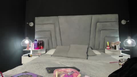 Snapshot of danaandthamaraangels chatting on December 7, 6:48 pm online show from December 7, 6:48 pm