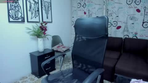 Snapshot of danaarey chatting on February 12, 11:18 am Danaa Rey online show from February 12, 11:18 am