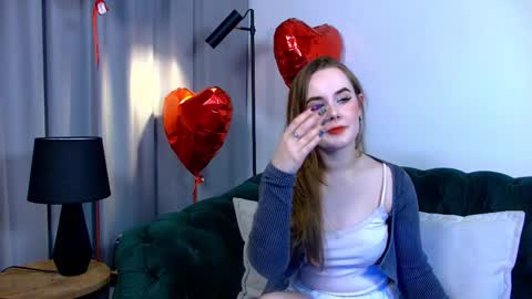 Snapshot of danadrake chatting on February 19, 6:43 pm Dana online show from February 19, 6:43 pm