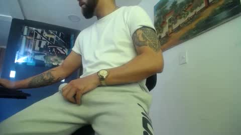 Snapshot of danbury44 chatting on November 25, 3:56 pm danbury online show from November 25, 3:56 pm