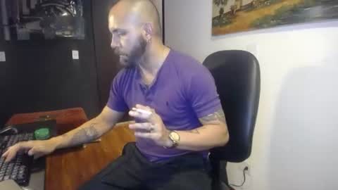 Snapshot of danbury44 chatting on December 4, 12:20 am danbury online show from December 4, 12:20 am