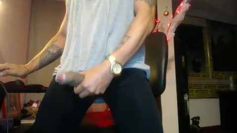 Snapshot of danbury44 chatting on December 16, 12:26 am danbury online show from December 16, 12:26 am