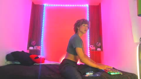 Snapshot of dandywolf_ chatting on February 25, 1:41 am Dandy wolf online show from February 25, 1:41 am