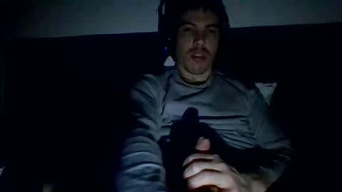 Snapshot of dane950804 chatting on May 3, 1:00 am dane950804 online show from May 3, 1:00 am