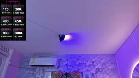 Snapshot of danee_19 chatting on February 13, 10:44 am Daniela online show from February 13, 10:44 am