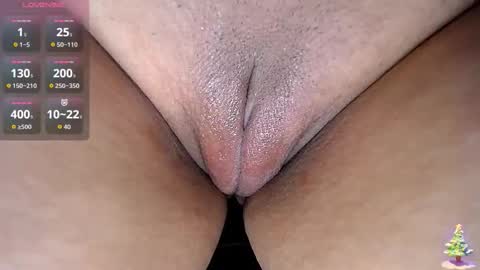 Snapshot of danette_deluxee chatting on December 16, 12:32 pm danette_deluxee online show from December 16, 12:32 pm