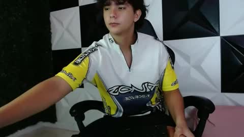 Snapshot of dani_cumboy chatting on December 19, 5:07 am dani_cumboy online show from December 19, 5:07 am