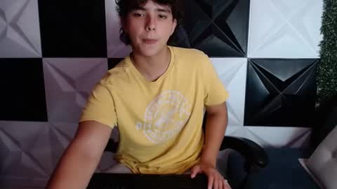 Snapshot of dani_cumboy chatting on January 5, 4:36 am dani_cumboy online show from January 5, 4:36 am