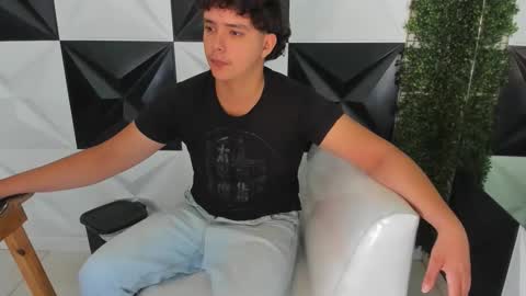 Snapshot of dani_cumboy chatting on November 27, 1:46 pm dani_cumboy online show from November 27, 1:46 pm